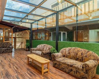 Itsy Hotels Shri Gv Inn, 600 Mtrs From Tiffin Top - Nainital - Hall