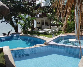 Dolphinbay Resort - Puerto Galera - Bể bơi