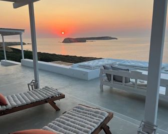 Magnifique Villa Avec Accès Privé à la mer en bas de la Maison - Lipsi - Balcony