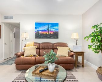 Washington Chandler - Chandler - Living room