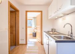 Bnb Lettnerhof Terrace Family Suite - Welsberg-Taisten - Kitchen
