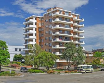 Macquarie Towers 17 1 Waugh Street - Port Macquarie - Building