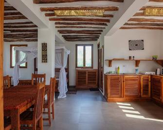 Kimurimuri - Gorgeous Beach Apartment - Pongwe - Salle à manger