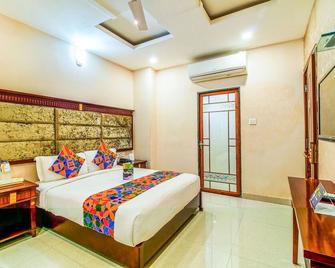 Hotel Eleven Heights Bhopal - Bhopal - Bedroom