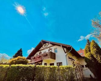 Sommer Panzió - Balatonföldvár - Building