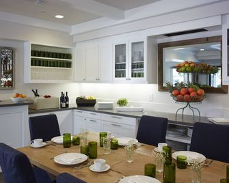 Summerwood Inn - פאסו רובלס - חדר אוכל