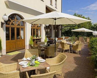 Hotel Hoyacker Hof - Garching - Binnenhof