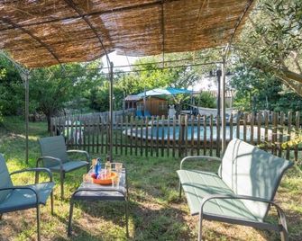 Le Chant Des Tongs - Salazac - Patio