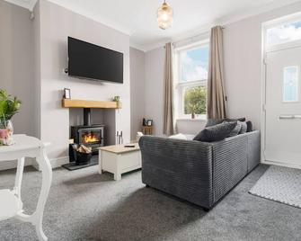 Cosy Green End Retreat - Wakefield - Living room