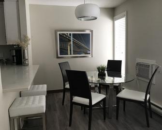 Fully Renovated 2 Bed, 1 Bath Apartment near 8th Street - Saskatoon - Dining room