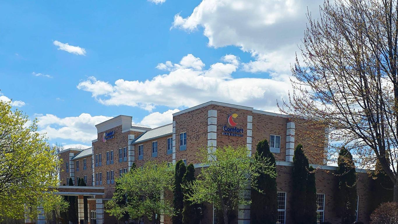 Comfort Inn and Suites Grafton-Cedarburg