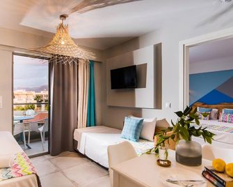 Natali Apartments by Estia - Mália - Sala de estar