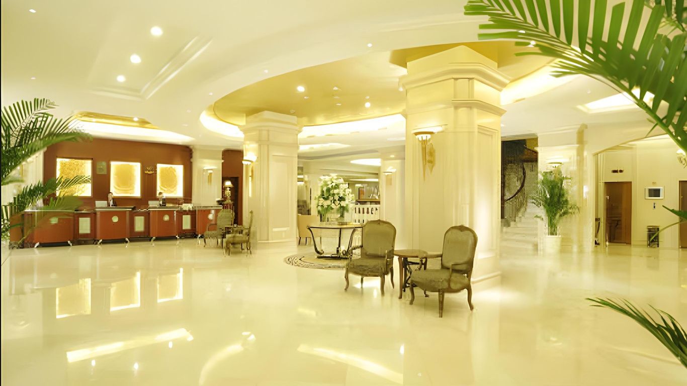 Yun-Ray Ambassador Hotel