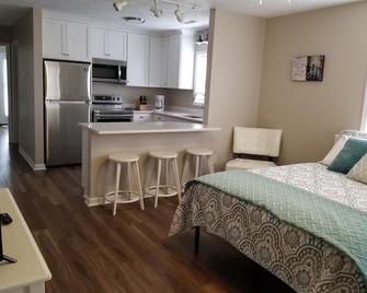 Welcome to our house at Dragonfly Pond! Just minutes from Dale Hollow Lake. - Burkesville