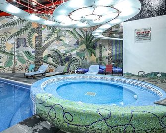 Suites Inn La Muralla Metepec - Toluca - Piscina