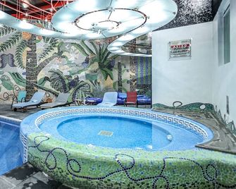 Suites Inn La Muralla Metepec - טולוקה - בריכה