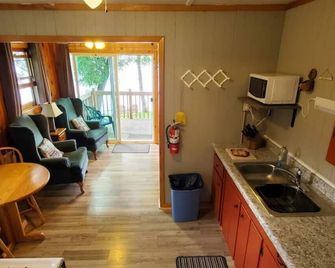 Lakeside 1 Bedroom Bear Paw Cabin On Kab - Kabetogama - Kitchen