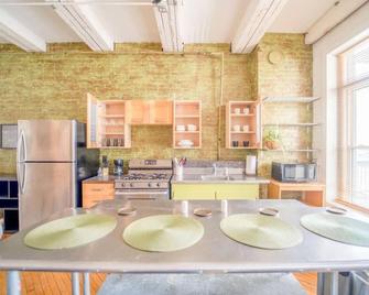 Cool Urban Stay Dtwn Apt And Patio - Binghamton - Kitchen