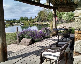 Cozy Historic Montana Cabin Fully Restored Eco-Friendly - Bozeman - Patio