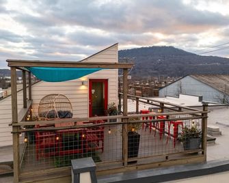 Designer Penthouse with Rooftop Deck Near Downtown and Lookout Mtn - Chattanooga - Balcony