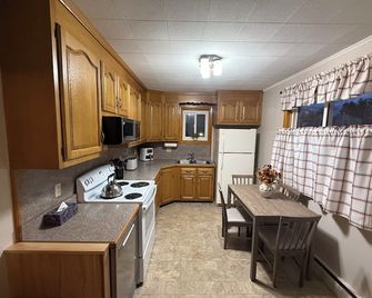 Charming 2-bedroom house in Presque Isle with AC - Presque Isle - Cocina