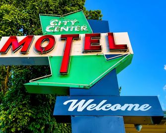 The City Center Motel - Medford - Building