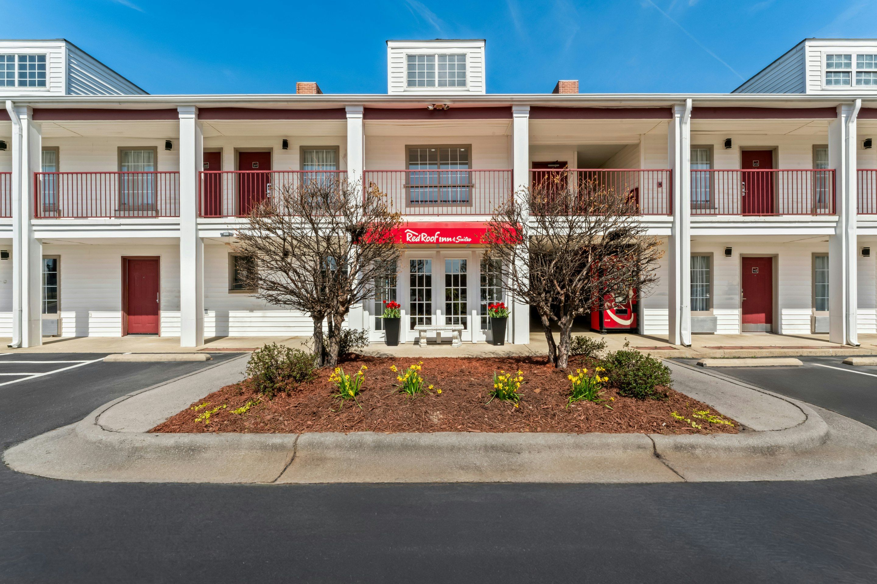 Red Roof Inn & Suites Wilson - Wilson - Gebäude