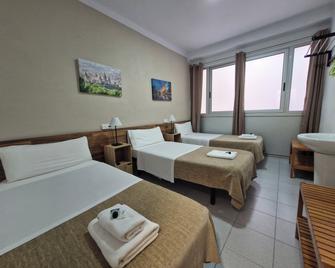 Hostal Elkano - Bác-xê-lô-na - Phòng ngủ