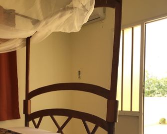 Black And White Hôtel - Rufisque - Bedroom
