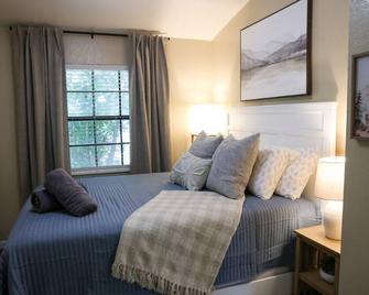 Sequoia Serenity 4 Mi to Sequoia, King Bed - Three Rivers - Bedroom