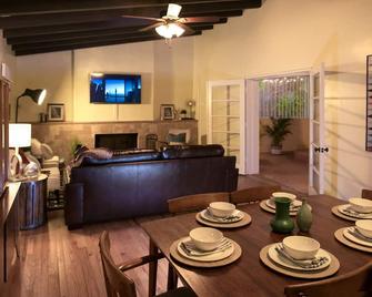 Charming Tranquil Abq Home -- Nob Hill, Unm - אלבקורקי - חדר אוכל