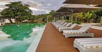 Amorita Resort - Panglao - Svømmebasseng