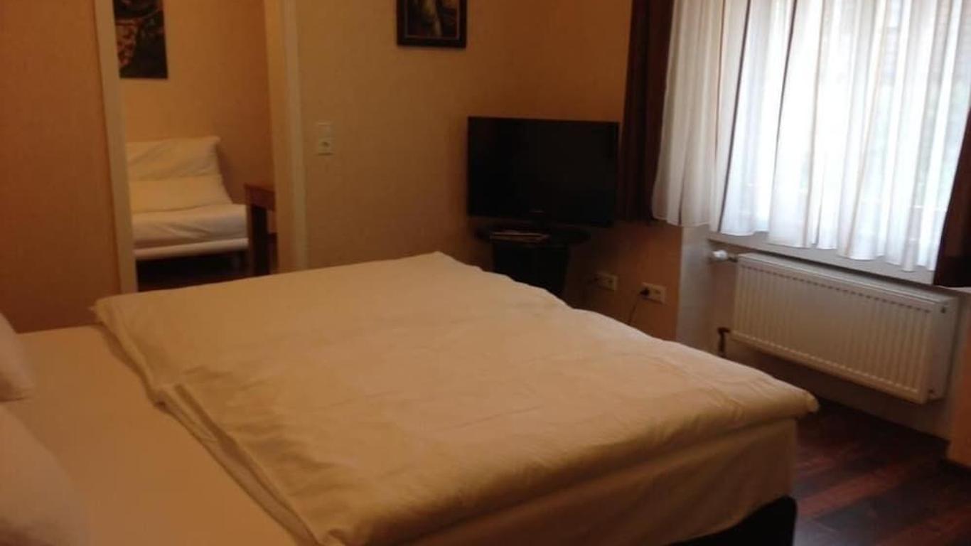 Eisberg Hotel City