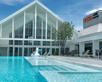 Crystal Hotel Hat Yai - Hat Yai - Pool