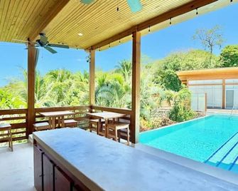 Richardson Serenity Villa - West End - Басейн