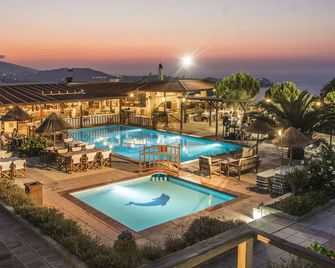 Spiros-Soula Family Hotel & Apartments - Agia Pelagia - Pool