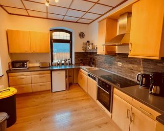 Ferienhaus Grimme - 350m2, 18 Betten - mit Indoorspielplatz, Pool, großer Terrasse, Grill, Sauna, Kicker, Dart, uvm - ideal für Familien - Olsberg - Kitchen