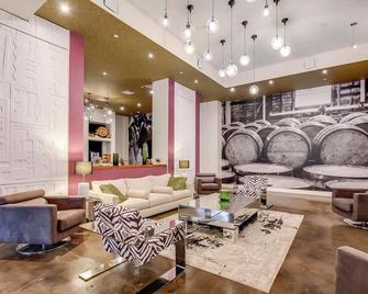 4th Street Suites - Extravagant King Bed Suite - Louisville - Salon
