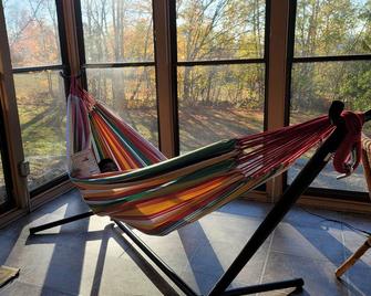 Sunset Paradise - Wh · Hot Tub! Pet Friendly! Exotic Mountain Cottage! - Jefferson - Balcón