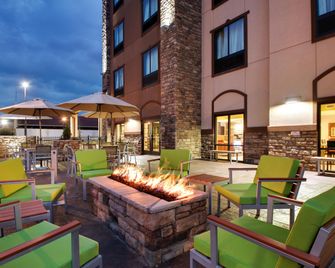 Holiday Inn Express & Suites Helen By IHG - Helen - Patio