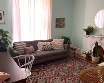 Stellar Suites (Long Stays) - Louisville - Living room