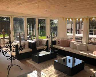 Lugna Gården- Spa & Konferens - Harlösa - Huiskamer