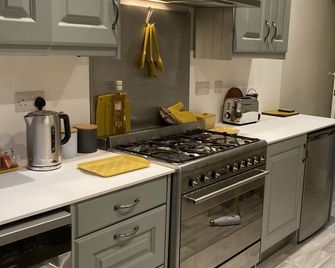 Stay in a grand old house, close to Hebden Bridge with parking & pet friendly. - Hebden Bridge - Kuchyň