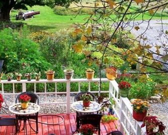Saratoga Farmstead B&B - Saratoga Springs - Patio