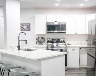 Best Stay Ever Orlando- Private Condo - Orlando - Kitchen