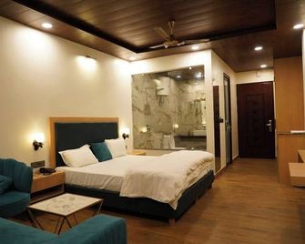 Oak Mounts - Mukteshwar
