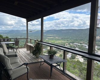 Million Dollar Views at Bethel 2 - Concan - Balcón