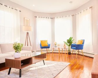Cozy apartment 1st 10min Walk Downtown and City View - Providence - Sala de estar