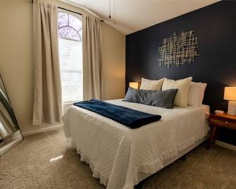 The Modern Georgian - 6 min to I95, 3 Bd-2 Ba - Kingsland - Bedroom