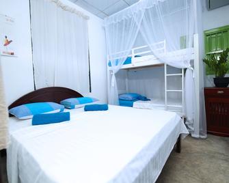 Bluefin Adventure - Hostel - Hikkaduwa - Bedroom